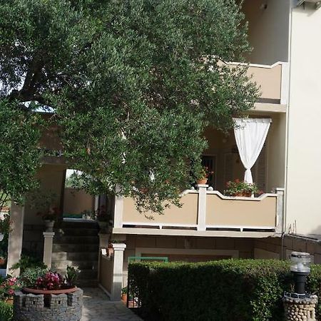 Apartmani Tatjana Rab Town Exterior foto