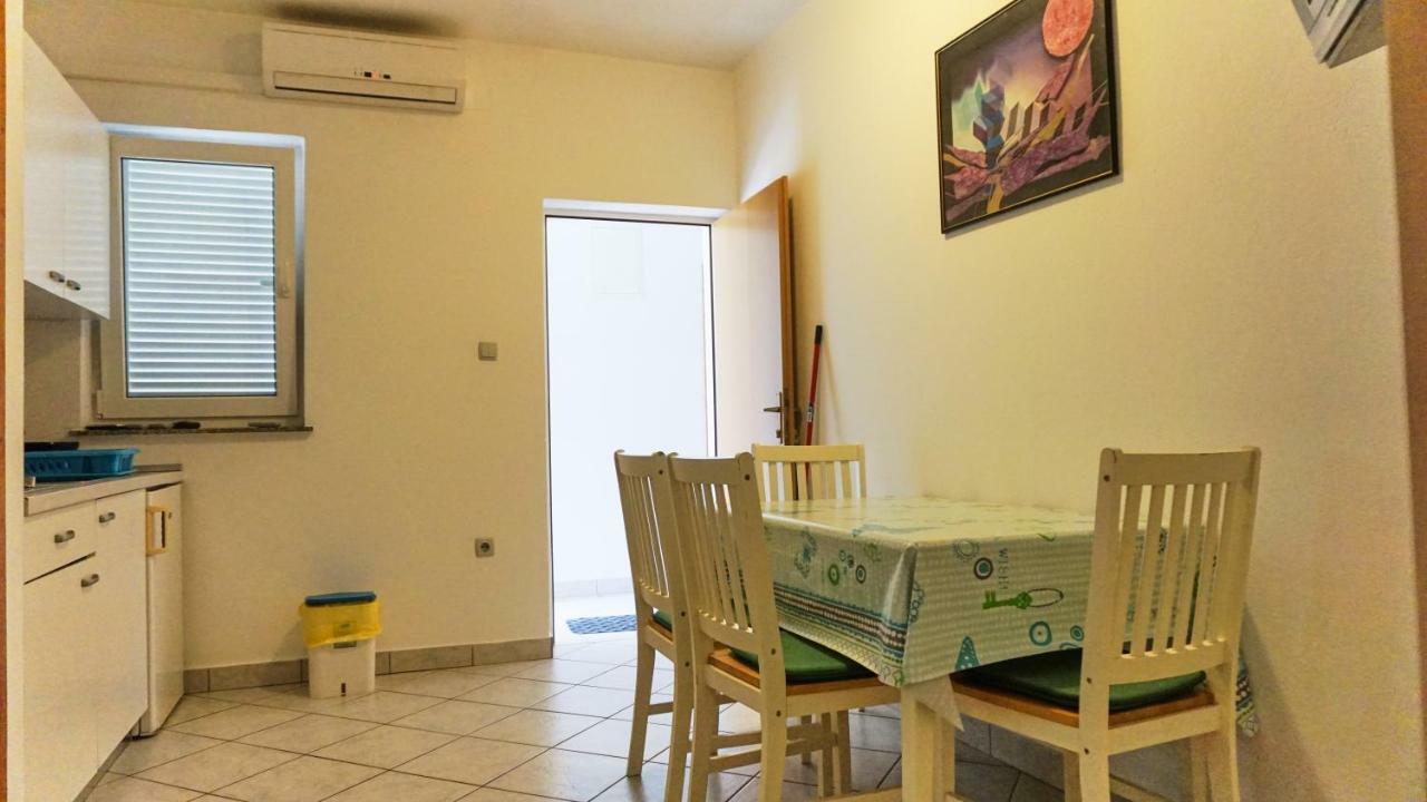 Apartmani Tatjana Rab Town Exterior foto